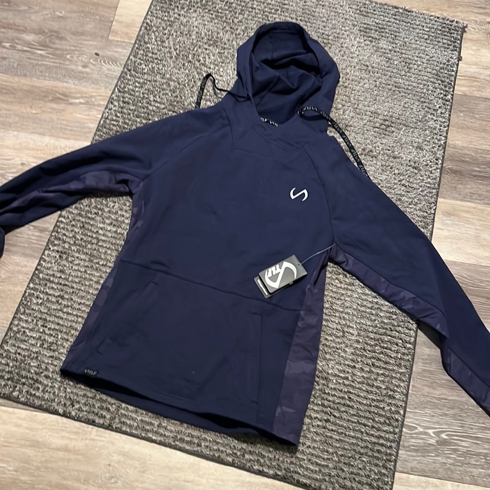 Men’s small but works for m or large women’s depending how fitted you like it